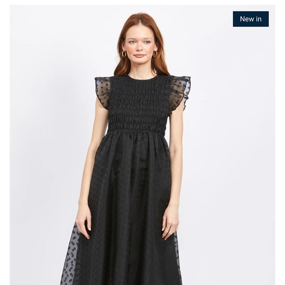 En Saison Dresses & Skirts - En Saison Black Ruched Smocked Midi Dress